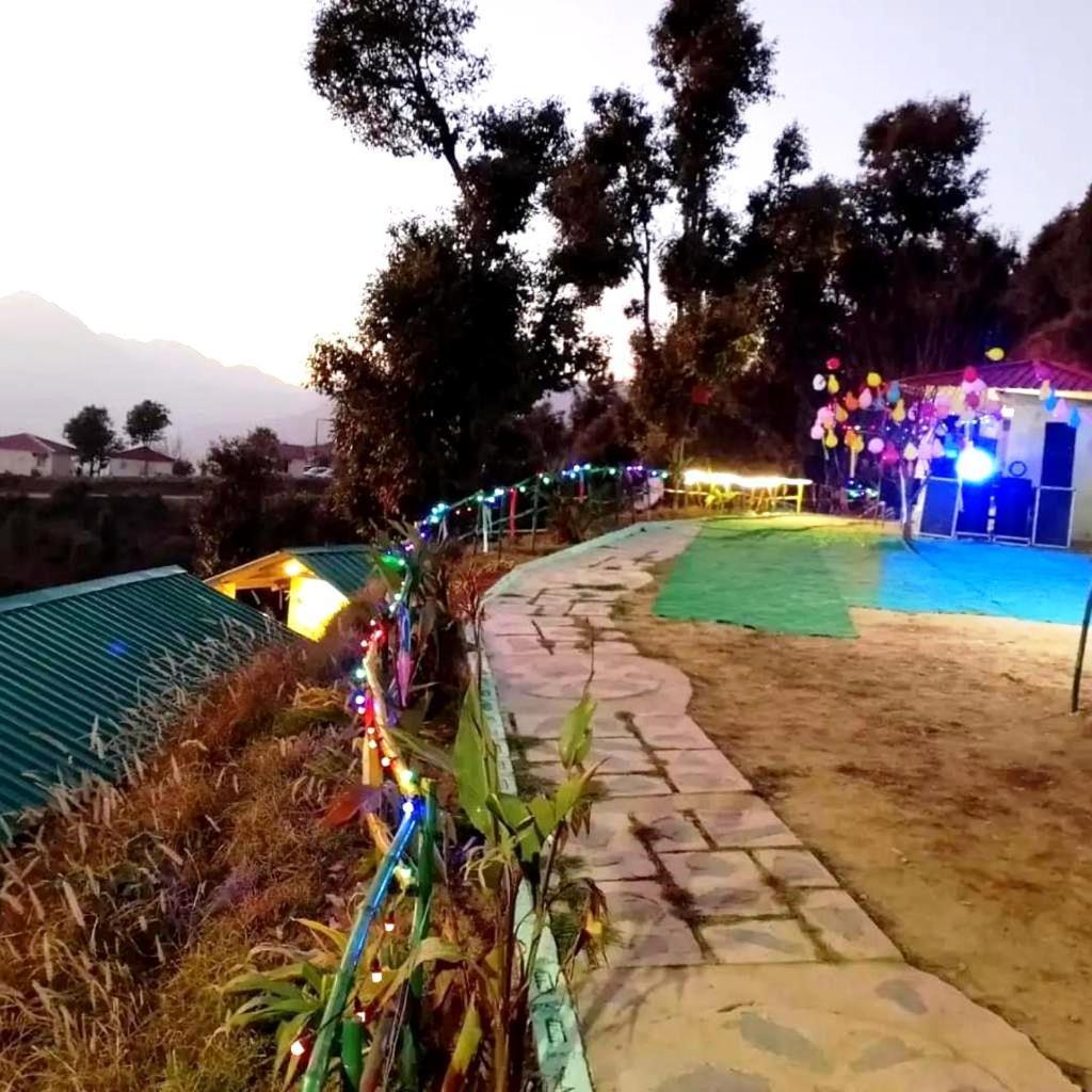 Drona Hills Resorts Kanatal Exteriör bild
